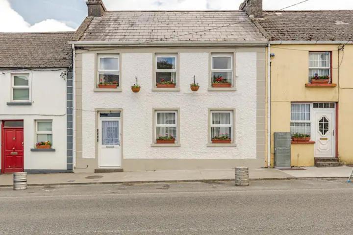 Doorstep To The Burren Hotel Gort Exterior photo